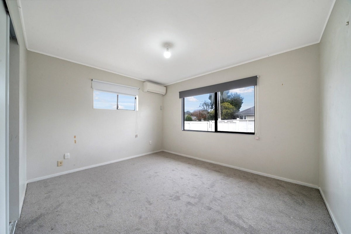 2/18 Gloria Avenue, Te Atatu Peninsula, Auckland - Carousel 12