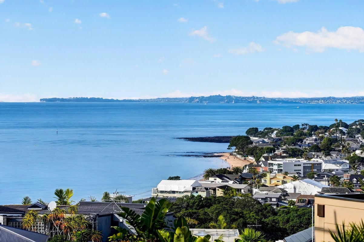 1/64 Seaview Road, Castor Bay, North Shore City, Auckland - Carousel 1