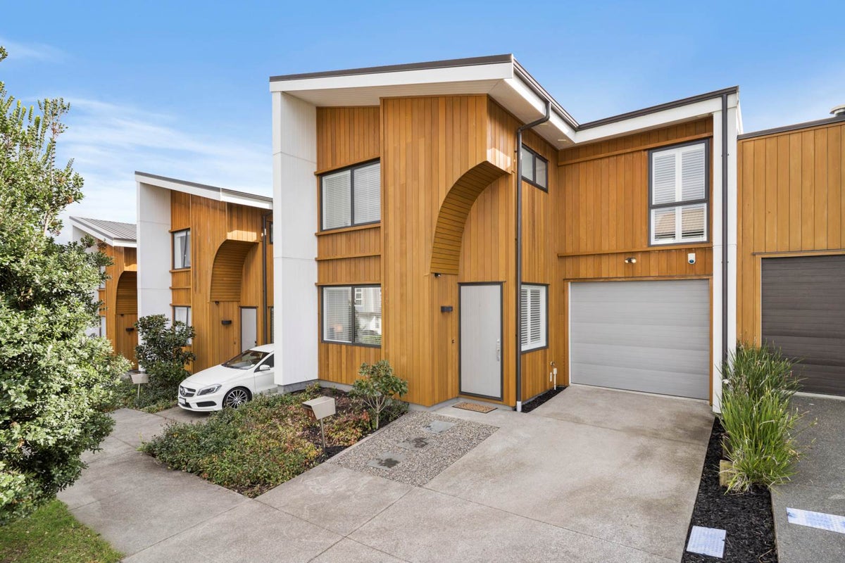 16 Quarters Lane, Beachlands, Auckland - Carousel 1