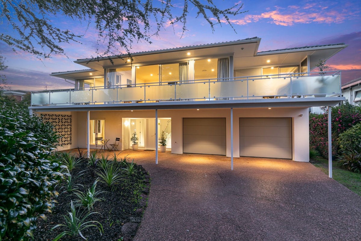 4 Kerrymaria Place, Hillcrest, Auckland - Carousel 1