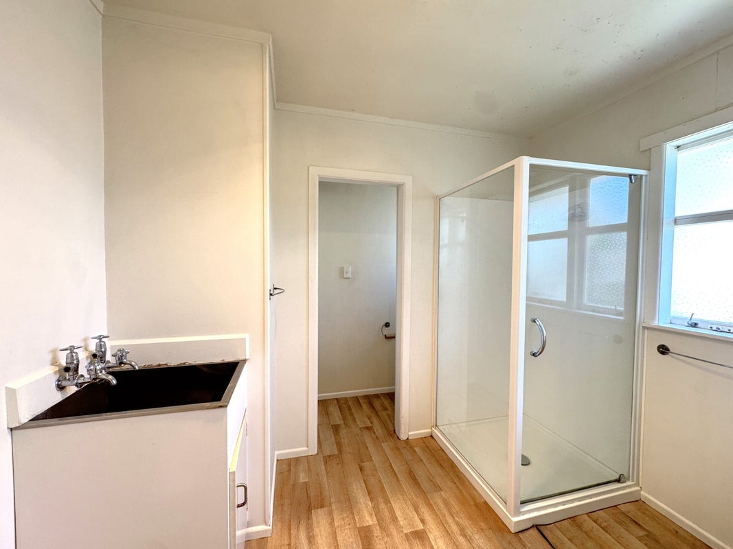 2/1 King Edward Avenue, Epsom, Auckland - Carousel 2