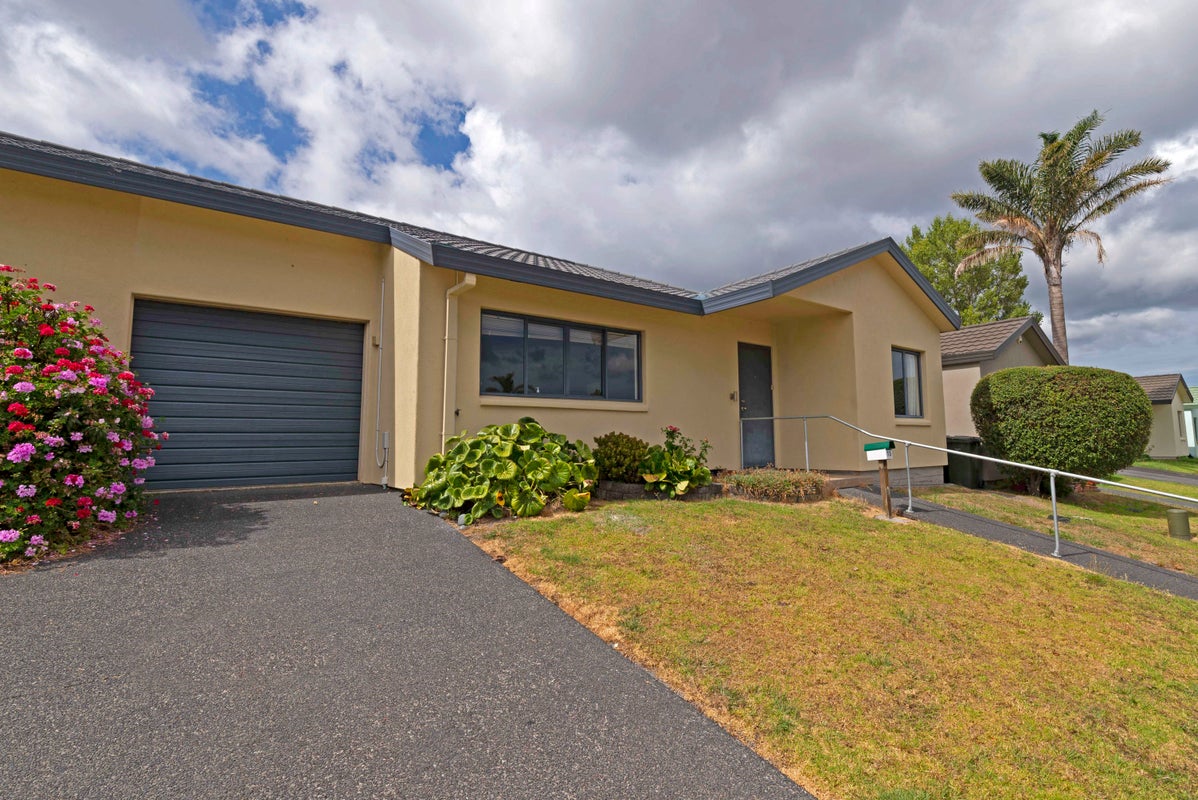 13 Neta Grove, Henderson, Auckland - Carousel 1