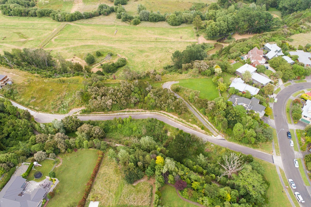 2 Three Paddock Lane, Fitzherbert, Palmerston North - Carousel 1