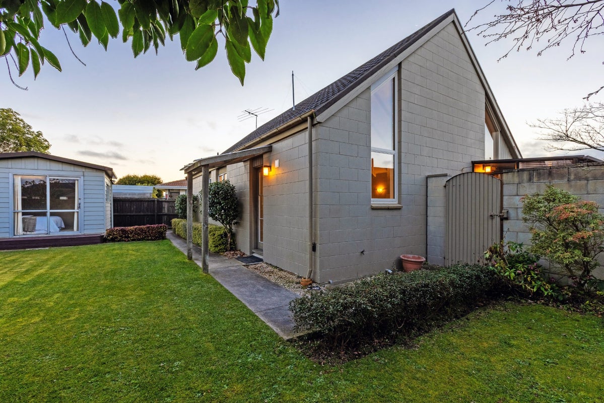 42B Delaware Crescent, Russley, Christchurch - Carousel 1