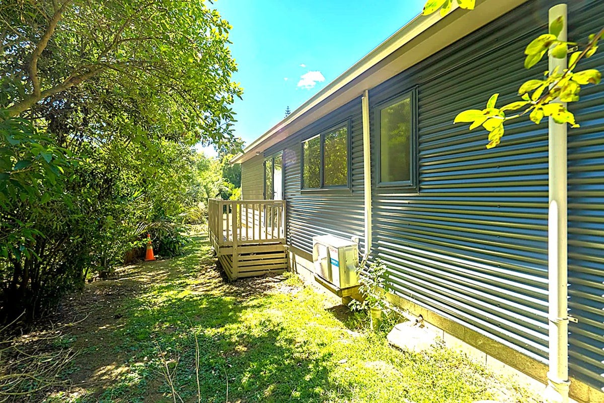 8A Montressor Place, Howick, Auckland - Carousel 2