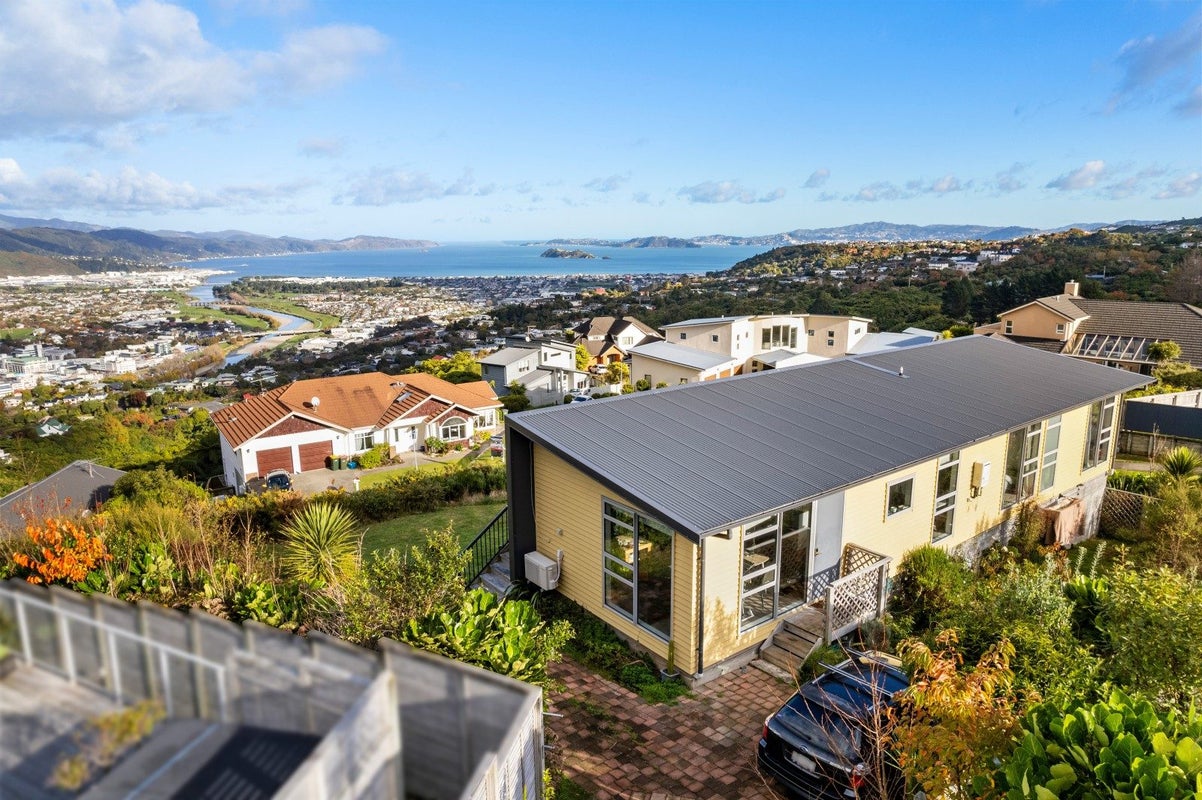 22 Arahiwi Grove, Tirohanga, Lower Hutt - Carousel 1