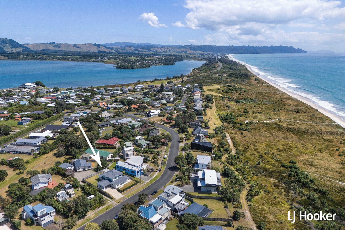 30 Papaunahi Road, Bowentown, Waihi Beach - Carousel 34
