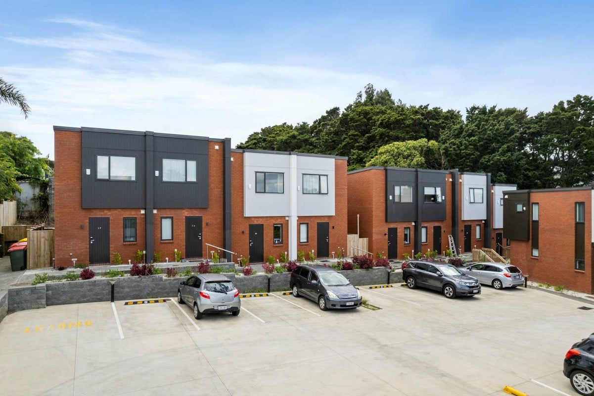 14/72 Alfriston Road, Manurewa East, Auckland - Carousel 1