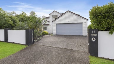 18 Beach Road, Te Atatu Peninsula, Auckland - Carousel 1