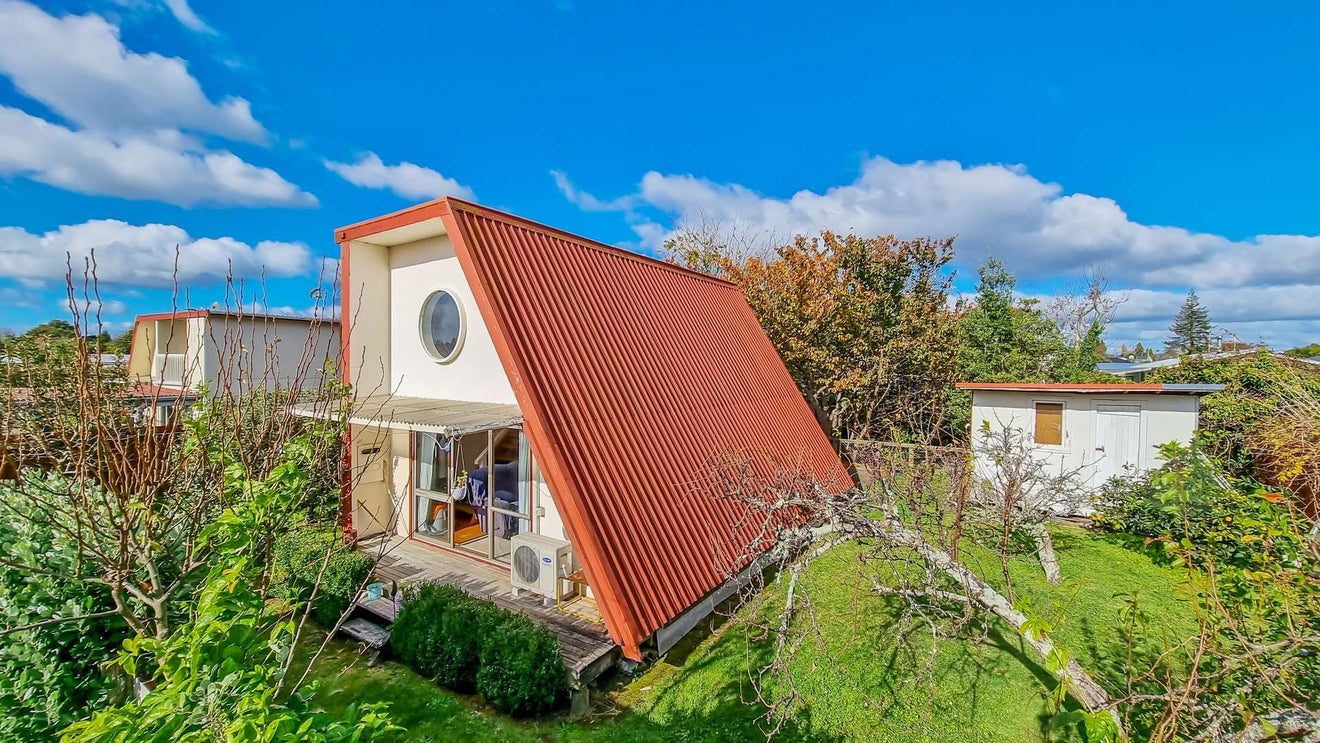 28 Neil Road, Fairy Springs, Rotorua - Carousel 1