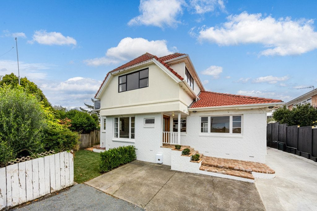 10 Ruarangi Road, Mount Albert, Auckland - Carousel 1