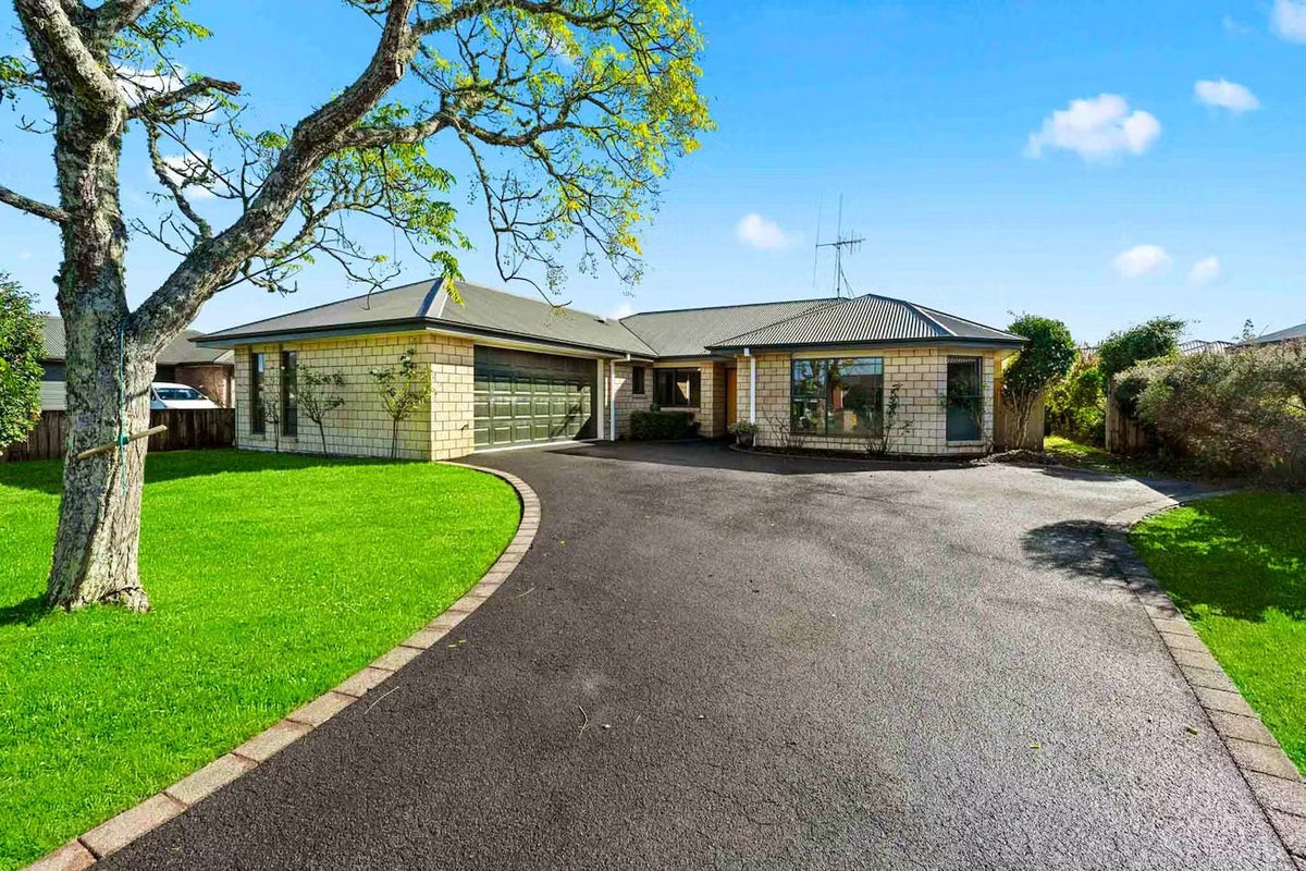 6 Magellan Rise, Flagstaff, Hamilton - Carousel 1