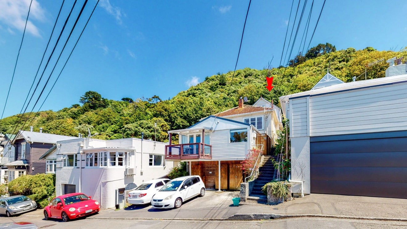 11B Upper Lewisville Terrace, Thorndon, Wellington - Carousel 1