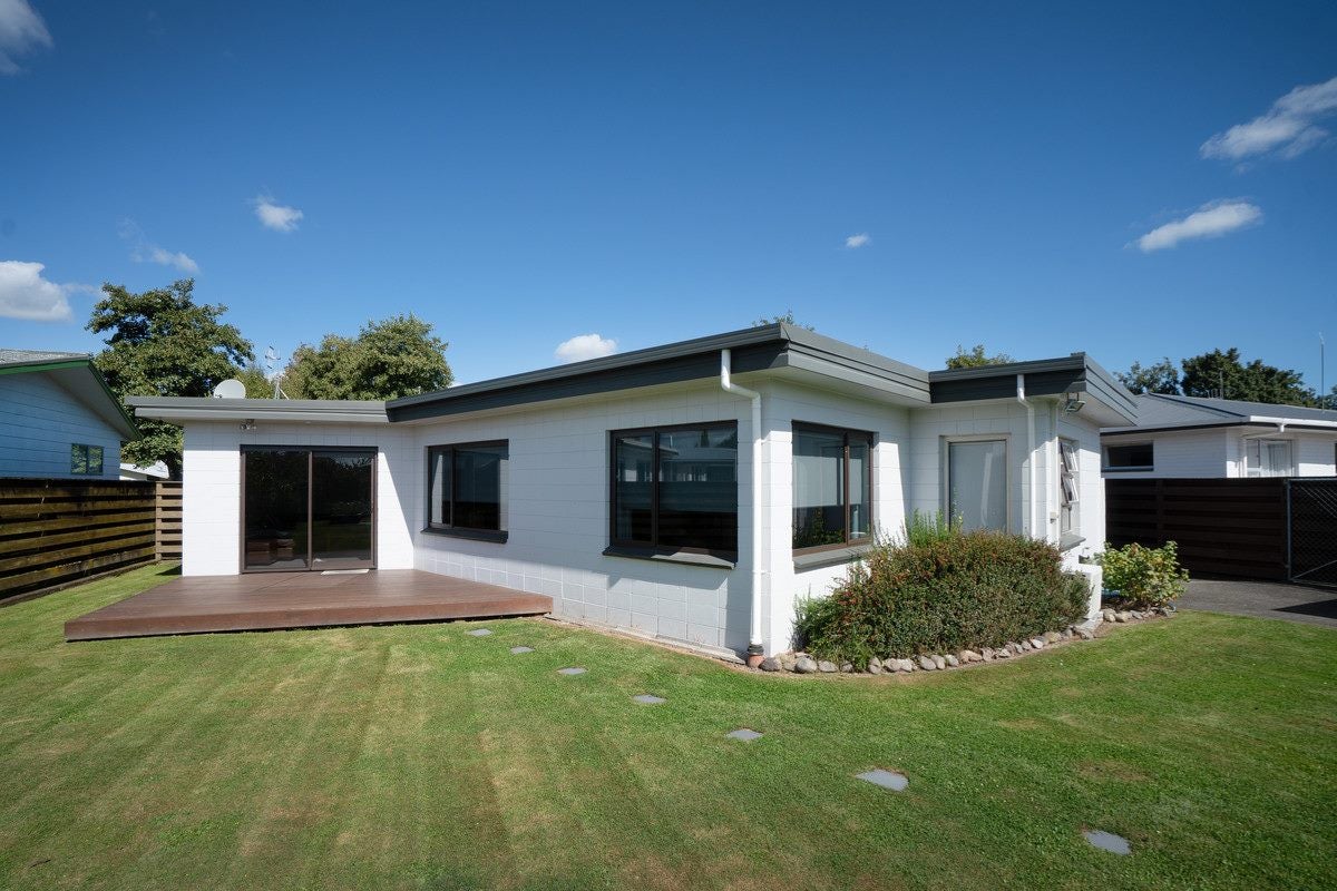 15 Raglan Avenue, Cloverlea, Palmerston North - Carousel 1