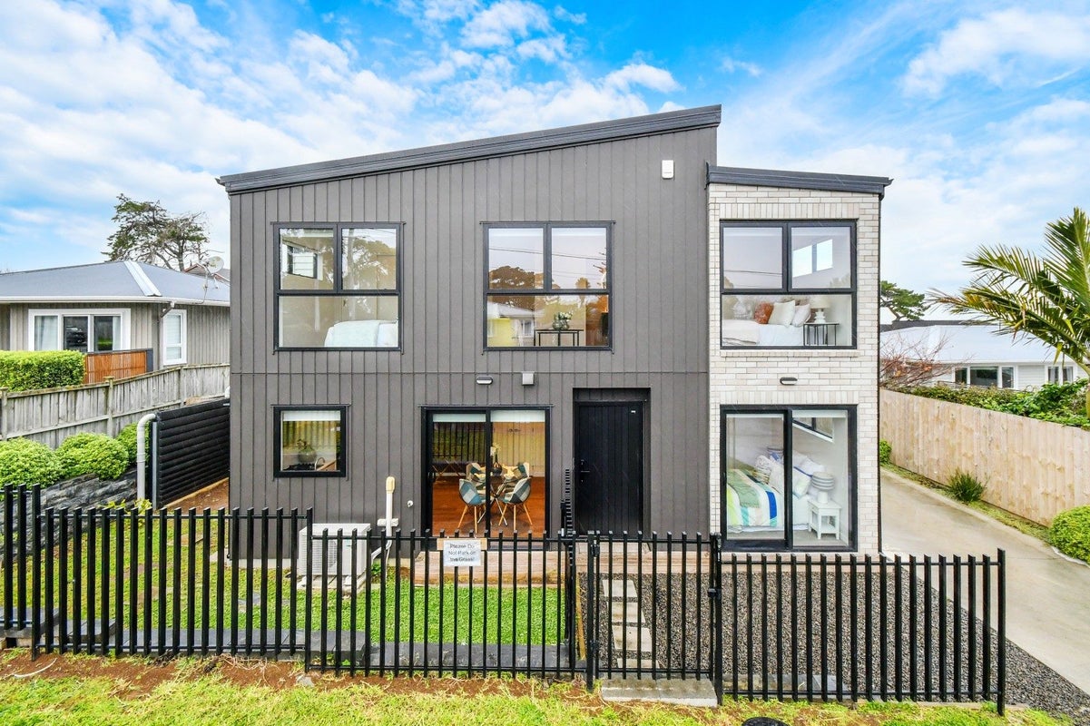 1/30 Wellesley Road, Mangere Bridge, Auckland - Carousel 1