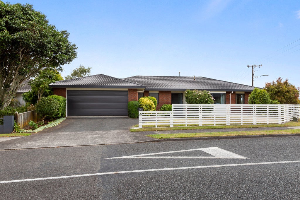 2 Taylor Place, Merrilands, New Plymouth - Carousel 1