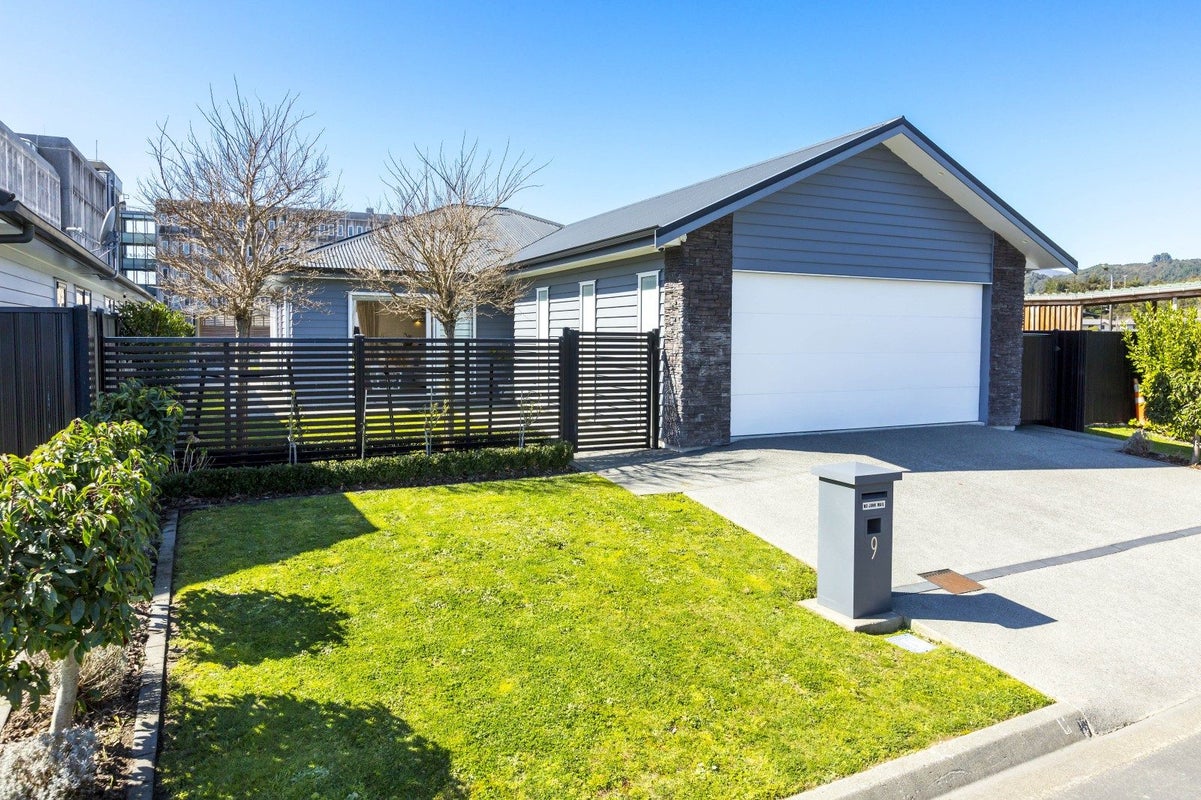 9 Don Griffin Grove, Trentham, Upper Hutt - Carousel 1