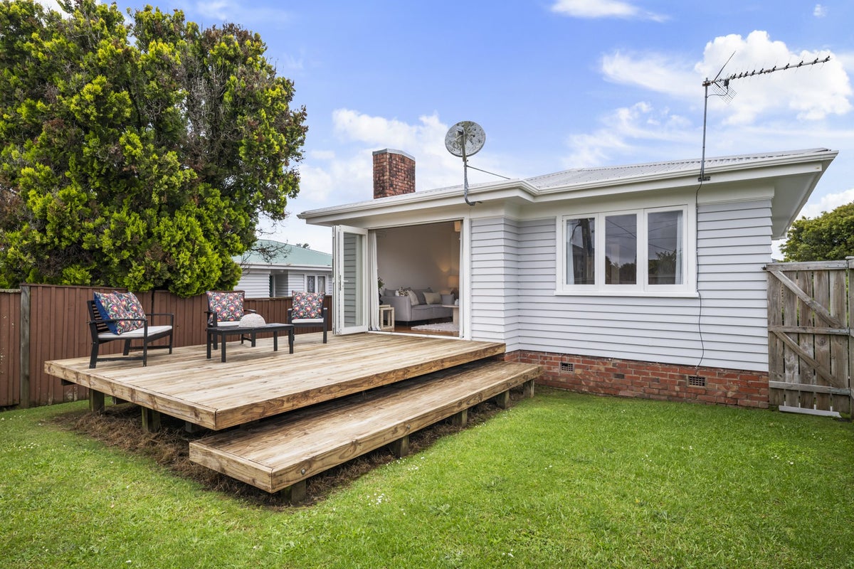 1/15 Tane Street, New Lynn, Auckland - Carousel 2