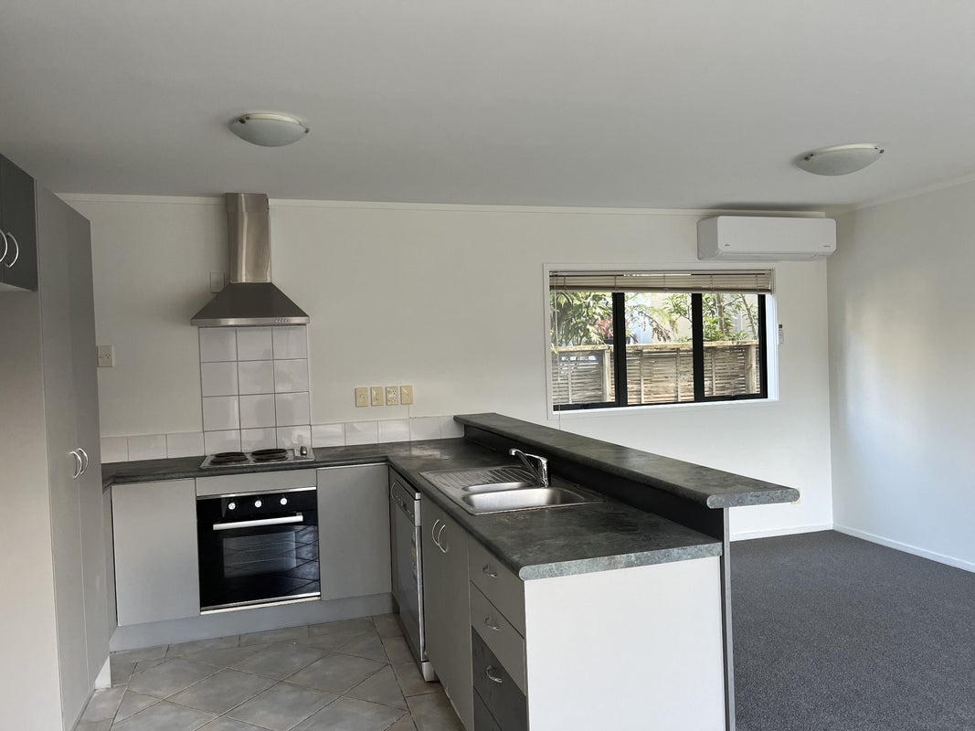 28/8 Flynn Street, Birkdale, Auckland - Carousel 2