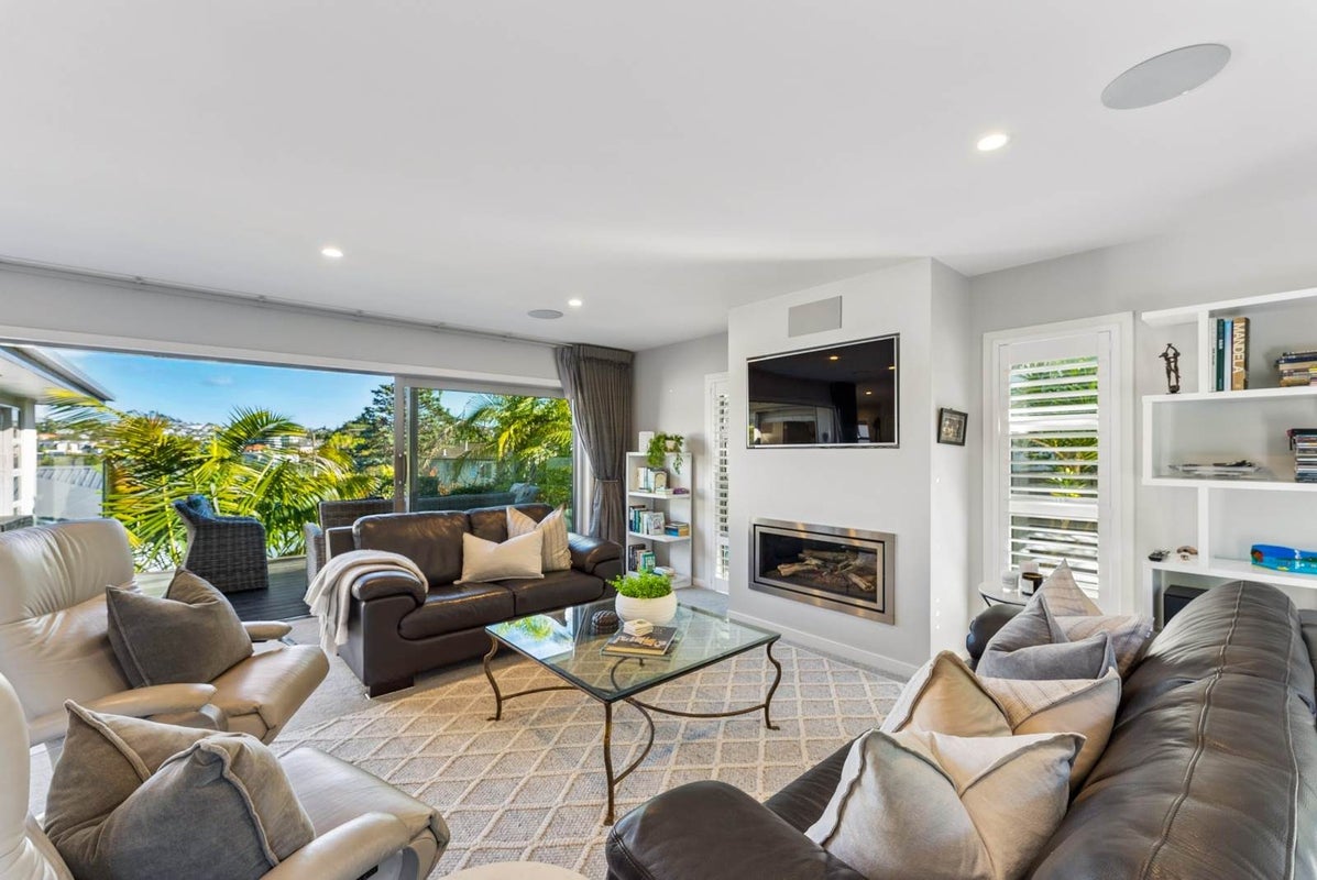 455A Beach Road, Murrays Bay, Auckland - Carousel 2