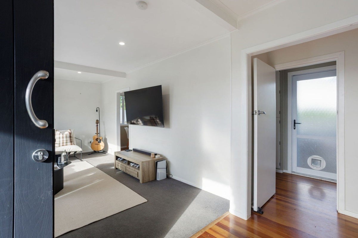 20 Te Anau Place, Glenview, Hamilton - Carousel 2