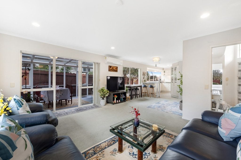 87 Golfland Drive, Golflands, Auckland - Carousel 1