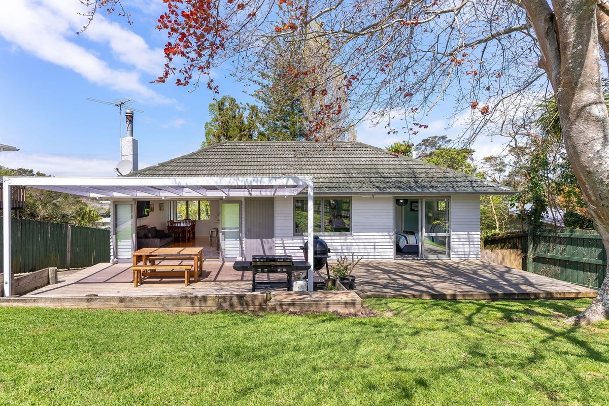 64 Taupo Street, Green Bay, Auckland - Carousel 2