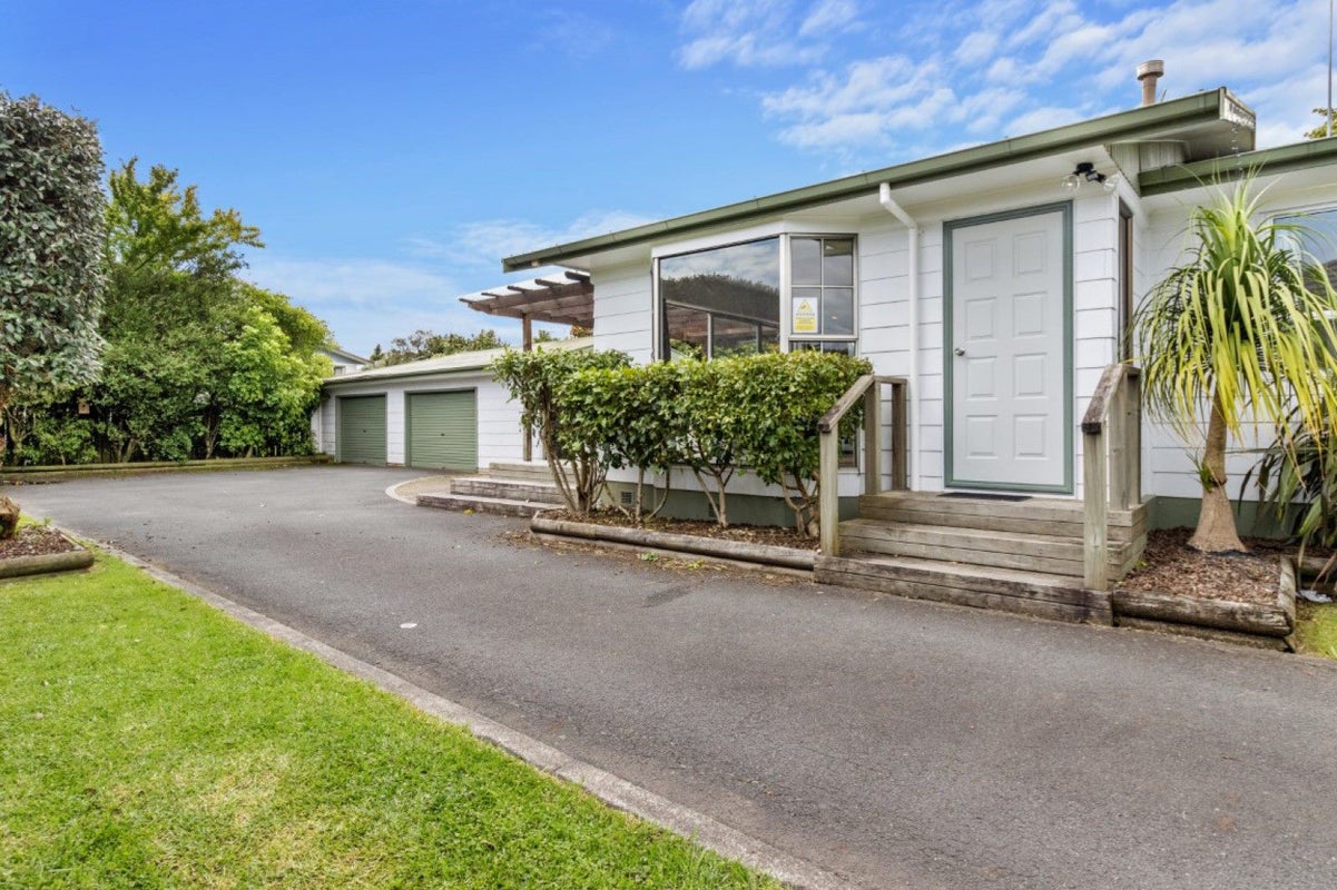 7 Camden Place, Pukete, Hamilton - Carousel 2