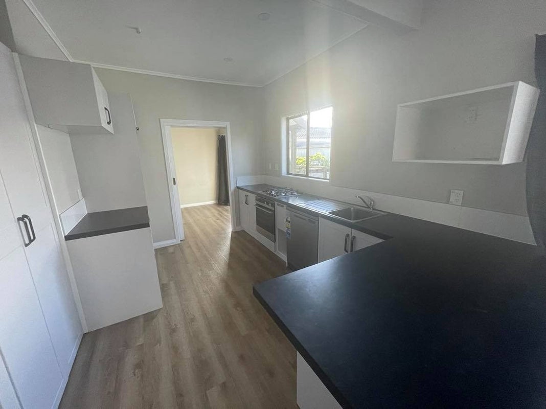 11A MAHOE ST , Hutt Central, LOWER HUTT - Carousel 2