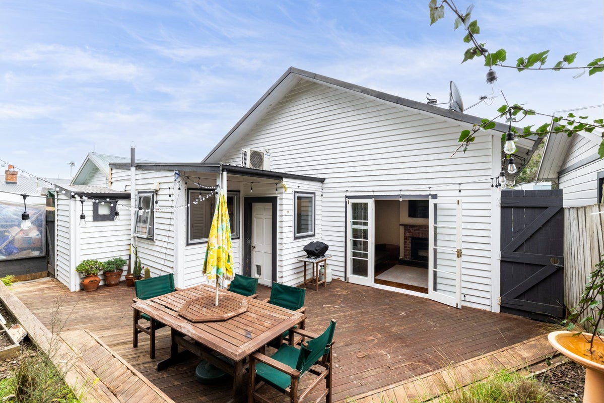9 Chaucer Road South, Hospital Hill, Napier, Hawke's Bay - Carousel 1