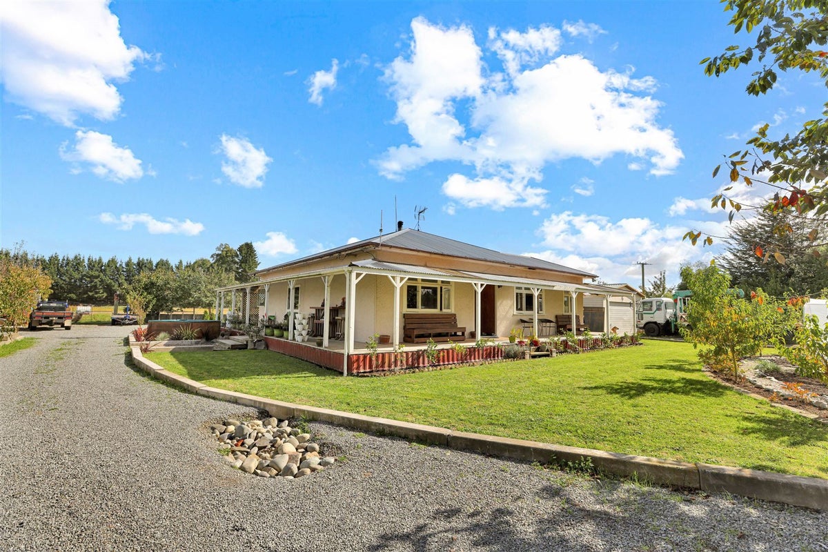 17 Wilkinsons Road, Chertsey, Ashburton - Carousel 1