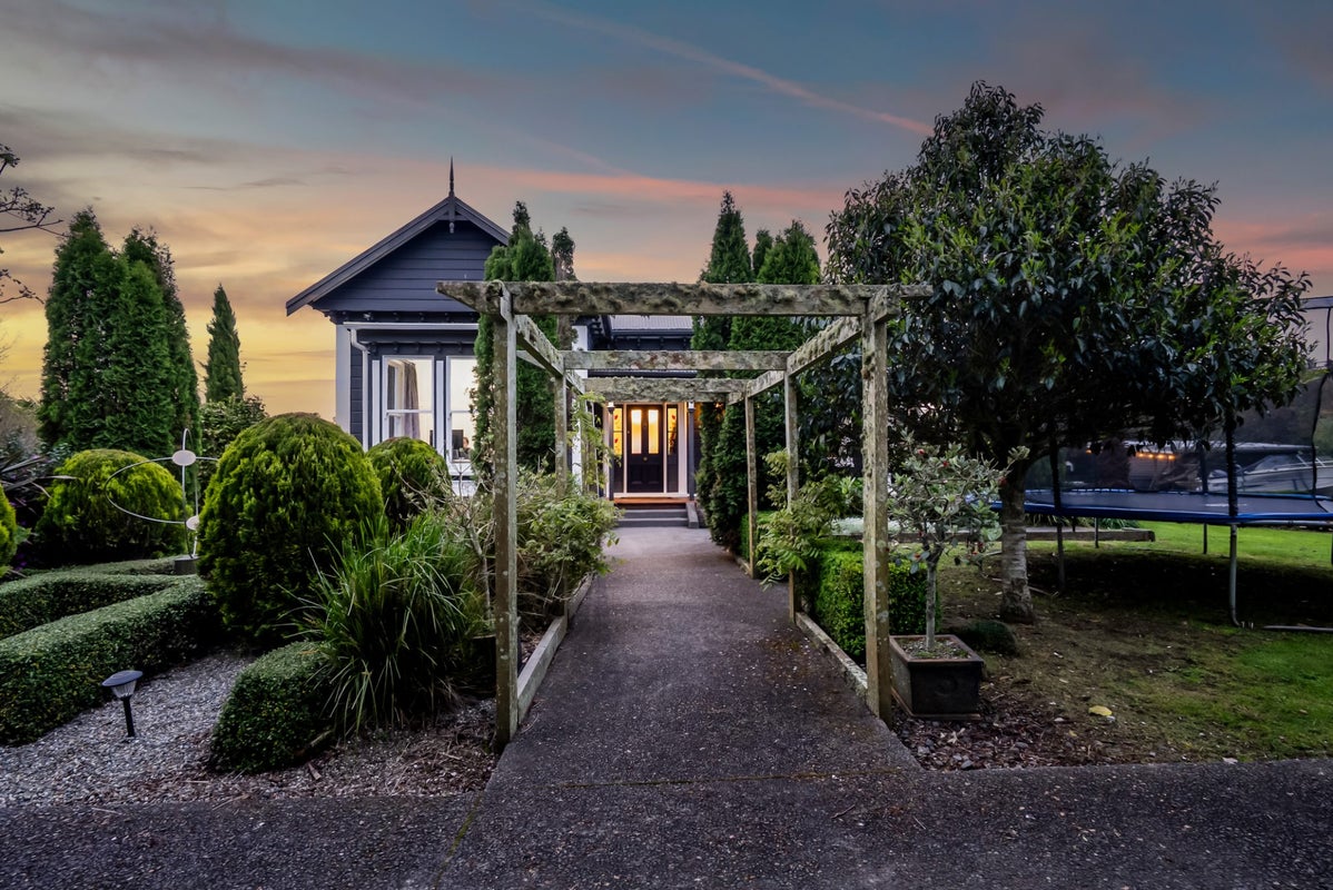 104 Pitt Road, Hillsborough, New Plymouth - Carousel 2