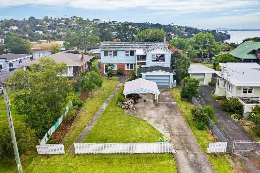 30 Dakota Avenue, Beach Haven, Auckland - Carousel 1