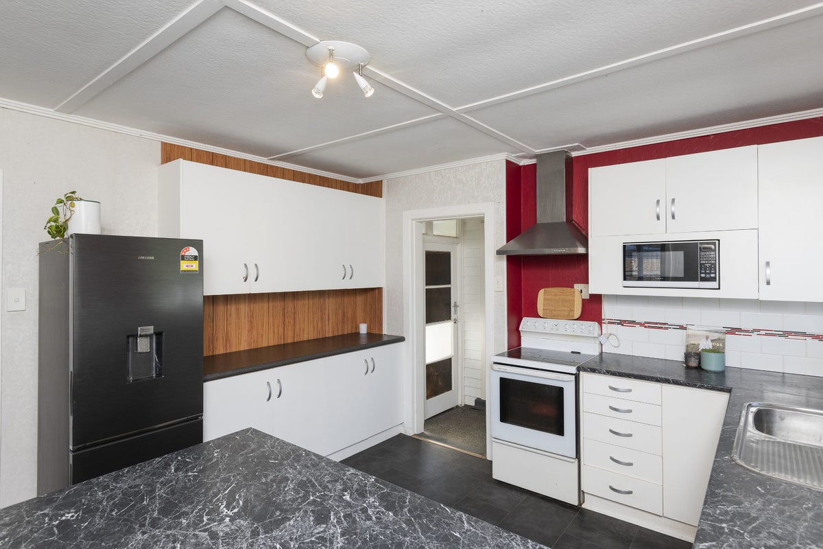 15 Gordon Street, Mangapapa, Gisborne - Carousel 2