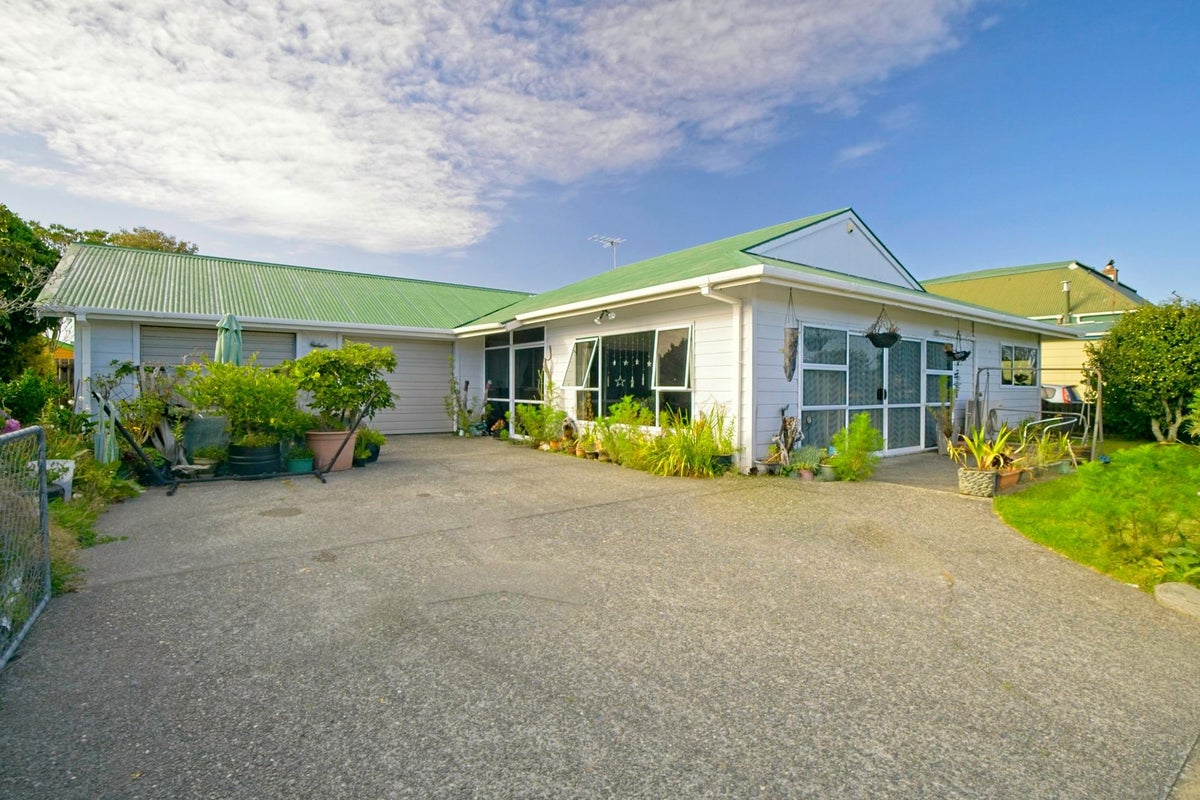 114 Jollie Street, Hokitika - Carousel 1