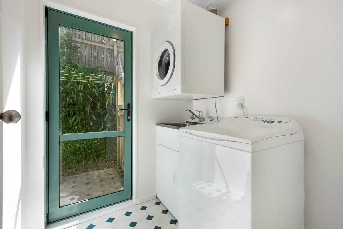 2 Pollen Street, Johnsonville, Wellington - Carousel 21