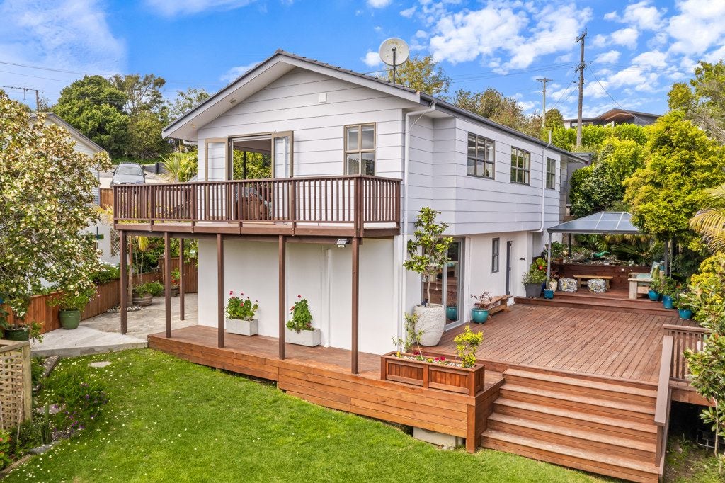 15 Hillcrest Road, Hatfields Beach, Orewa - Carousel 1