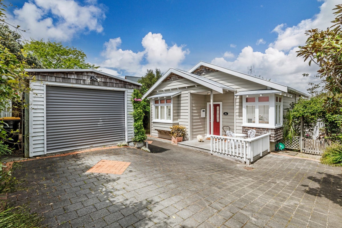 7A North Avenue, Narrow Neck, Auckland - Carousel 1
