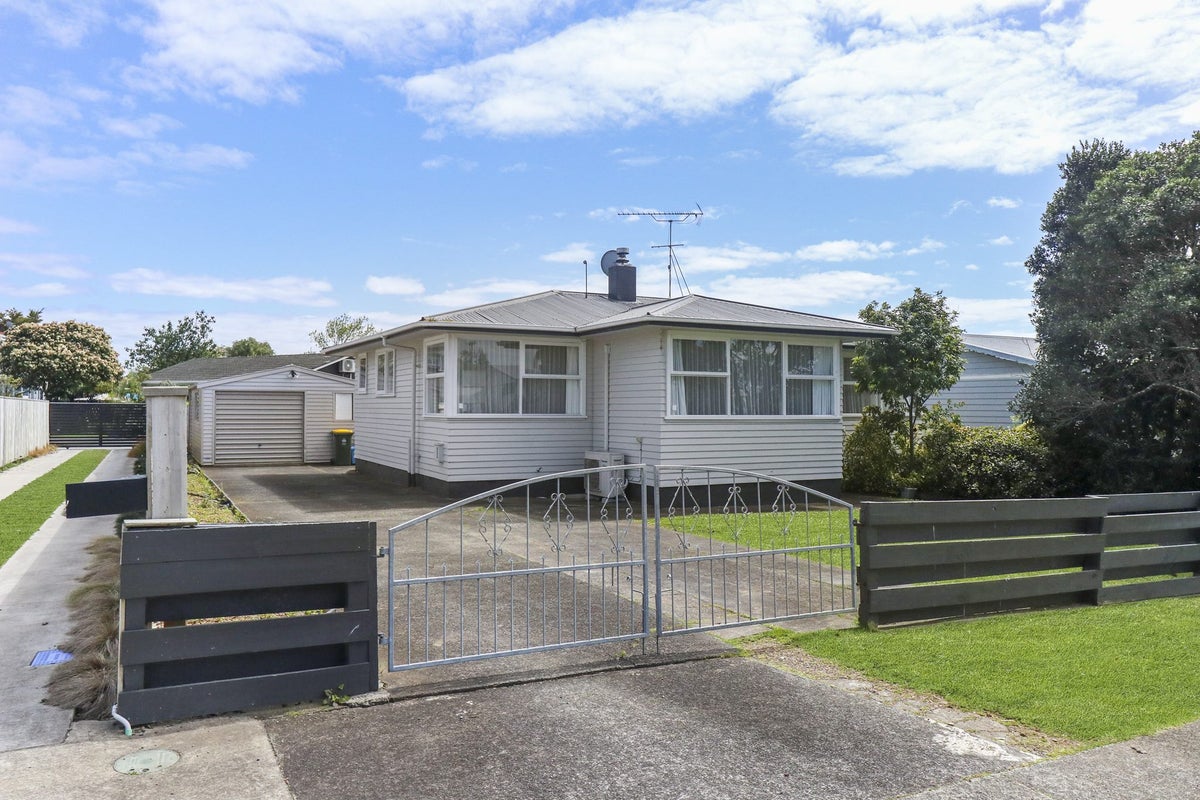 9 Lindis Place, Mangere Bridge, Auckland - Carousel 1