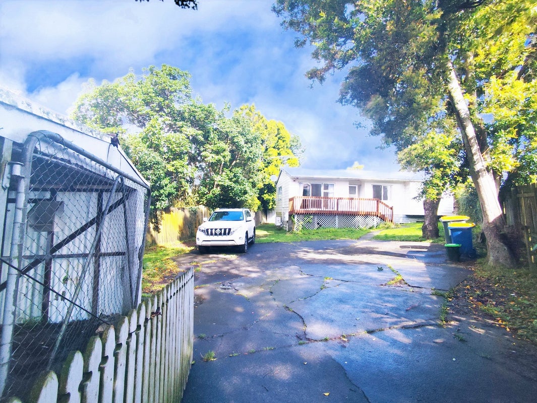 72A Astley Avenue, New Lynn, Auckland - Carousel 1