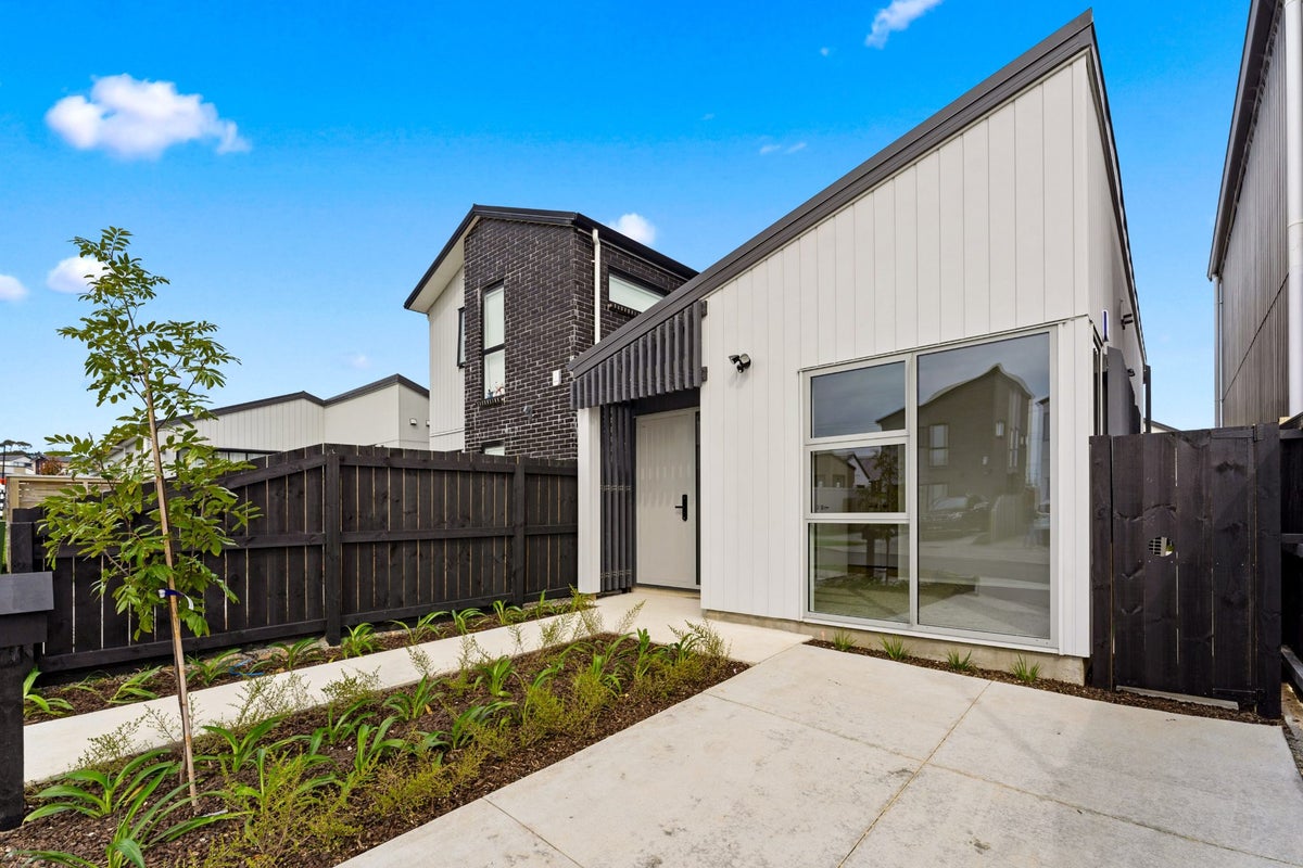 33 Horokaka Street, Massey, Auckland - Carousel 2