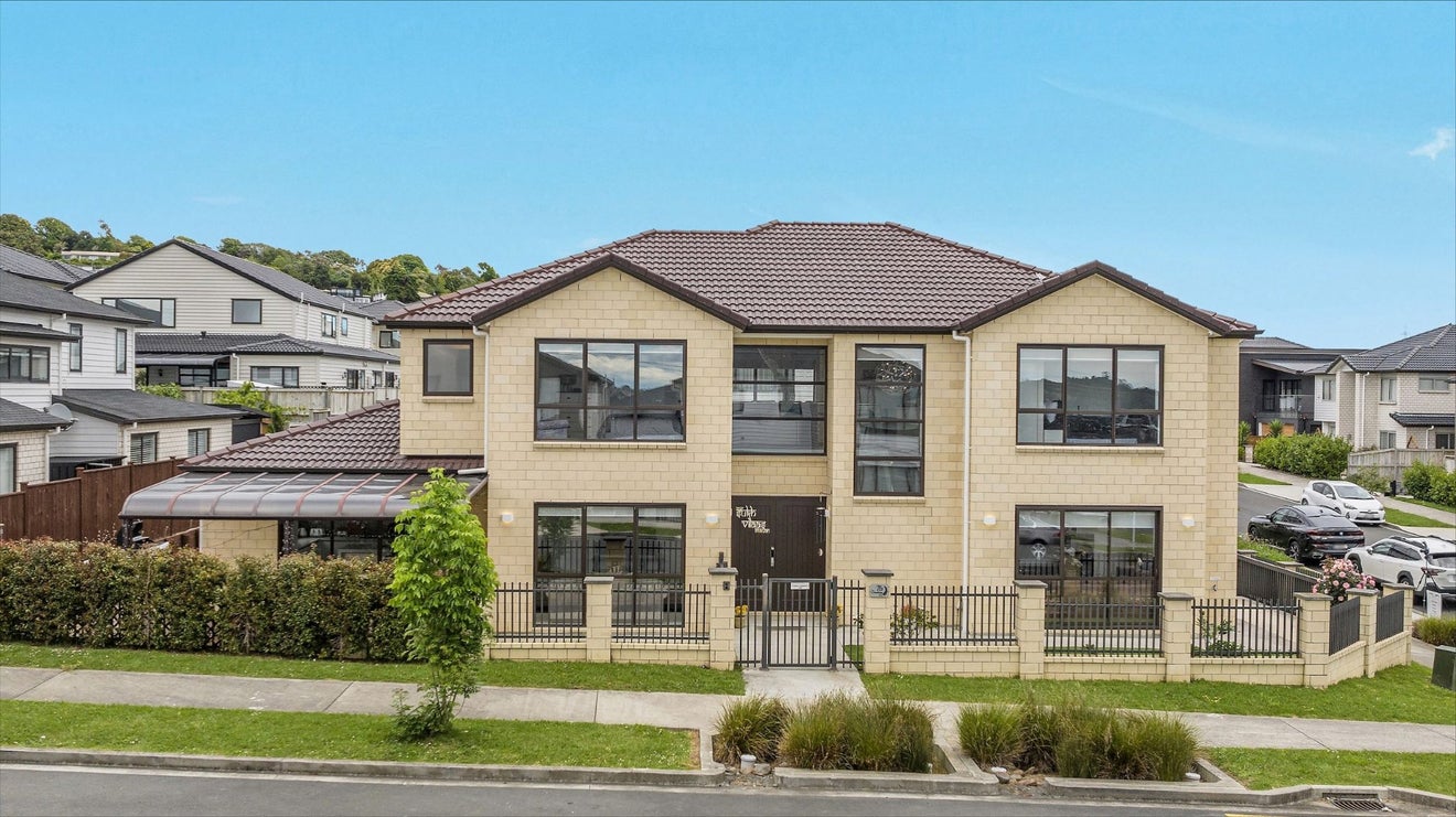 76 Drumbuoy Drive, Flat Bush, Auckland - Carousel 1