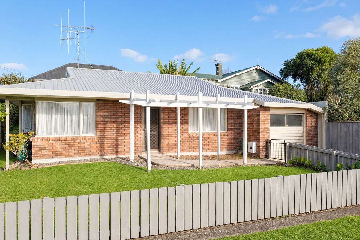 99B Maeroa Road, Maeroa, Hamilton - Carousel 1