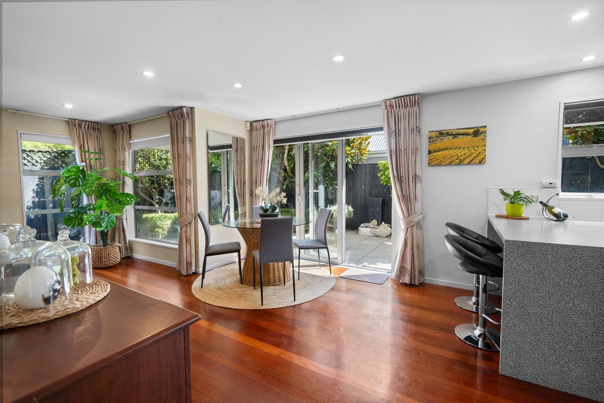 55 Springfield Road, St Albans, Christchurch - Carousel 2