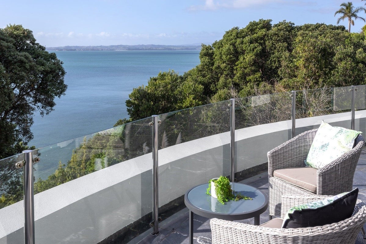 126B Clovelly Road, Bucklands Beach, Auckland - Carousel 1