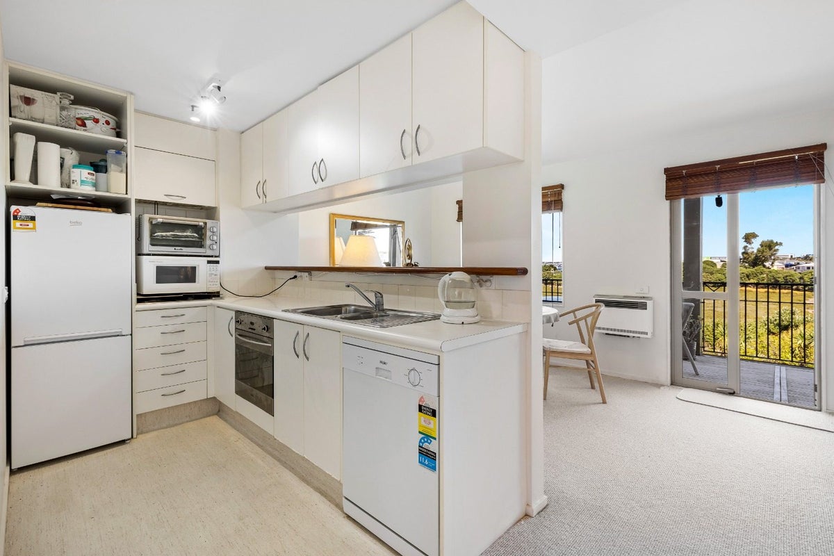 8/45 Byron Avenue, Takapuna, Auckland - Carousel 2