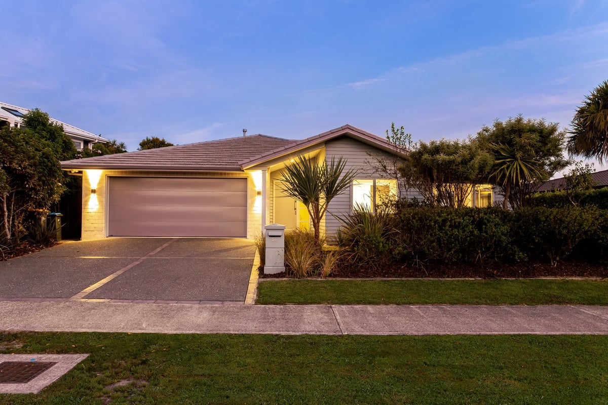 56 Resolution Drive, Whitby, Porirua - Carousel 1