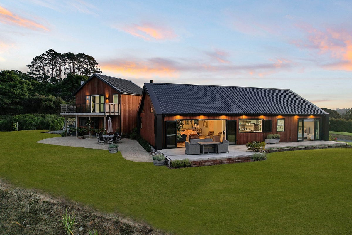 14 Pinestead Reach, Stillwater, Silverdale - Carousel 1