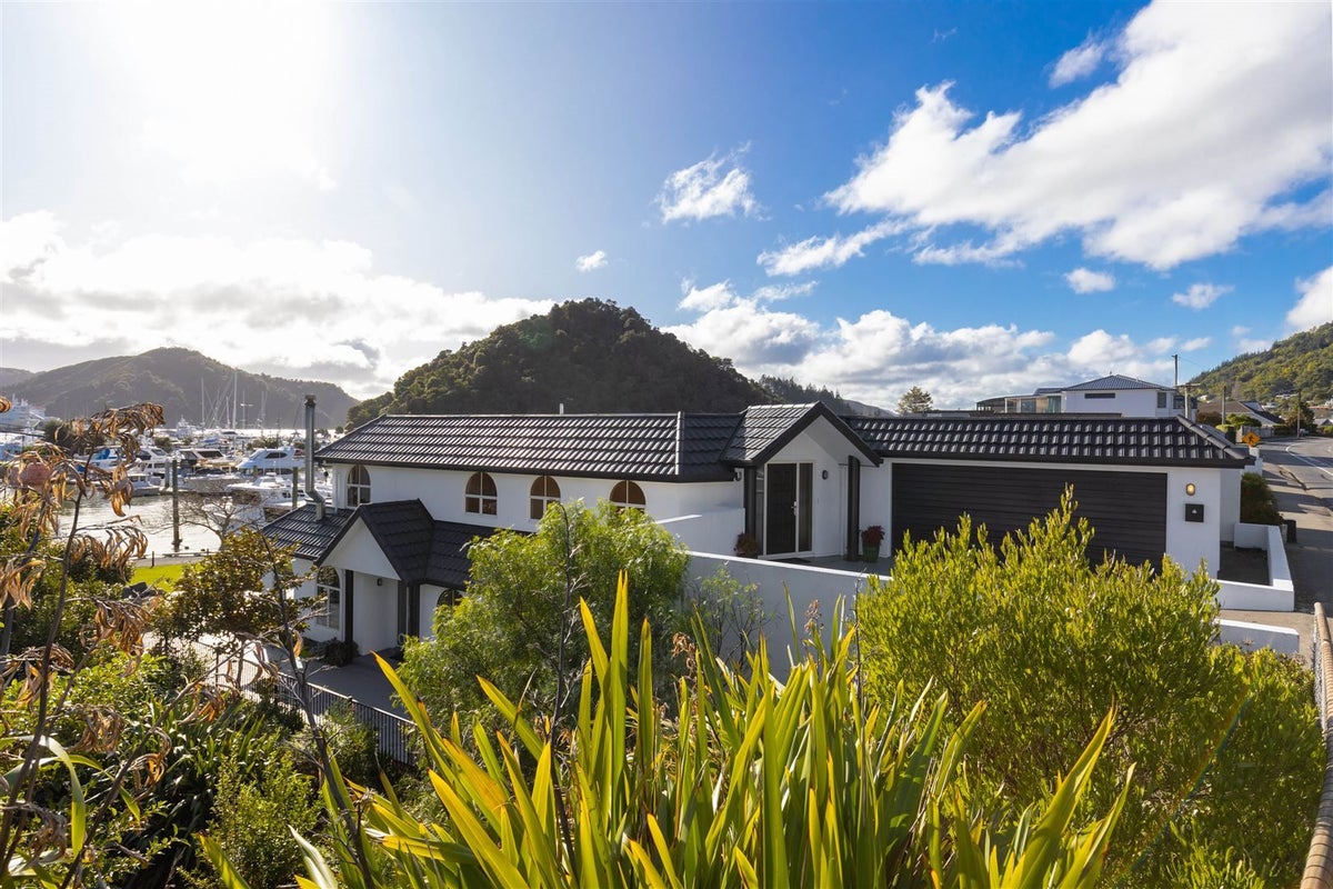 37 Waikawa Road, Picton, Picton - Carousel 2