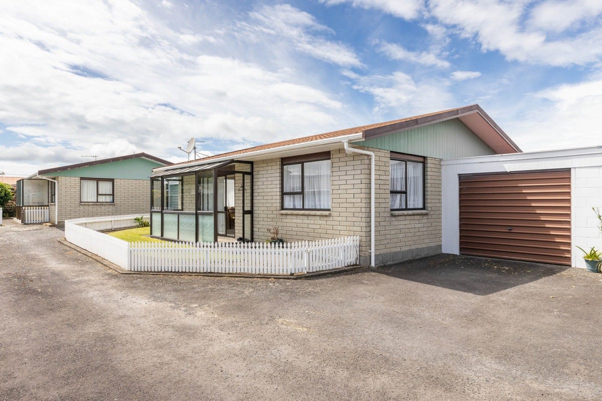 2/151 Carrington Street, Lower Vogeltown, New Plymouth - Carousel 1